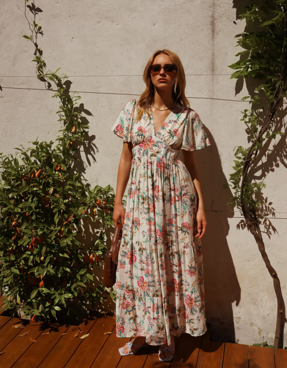 fließendes Maxikleid mit Blumenprint und Volantrock | cremeweiß