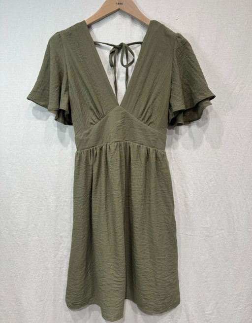 luftiges Sommerkleid mit V-Ausschnitt und Rückenausschnitt | khaki