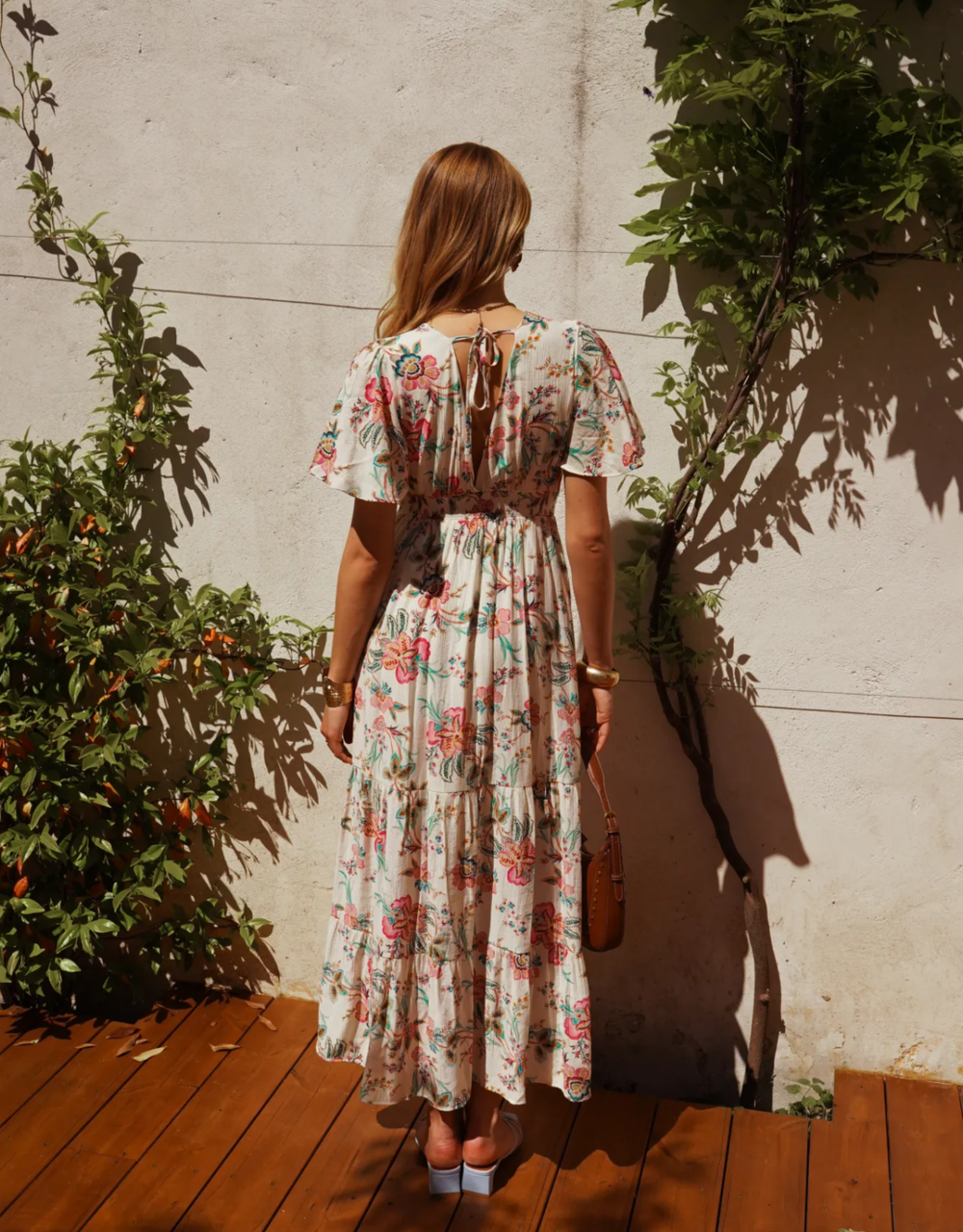 fließendes Maxikleid mit Blumenprint und Volantrock | cremeweiß