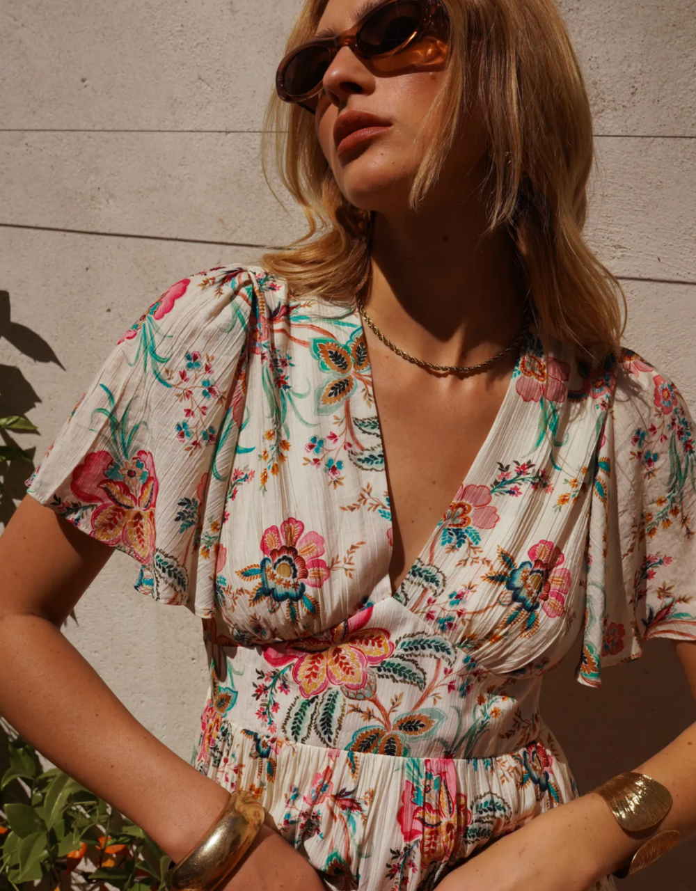 fließendes Maxikleid mit Blumenprint und Volantrock | cremeweiß