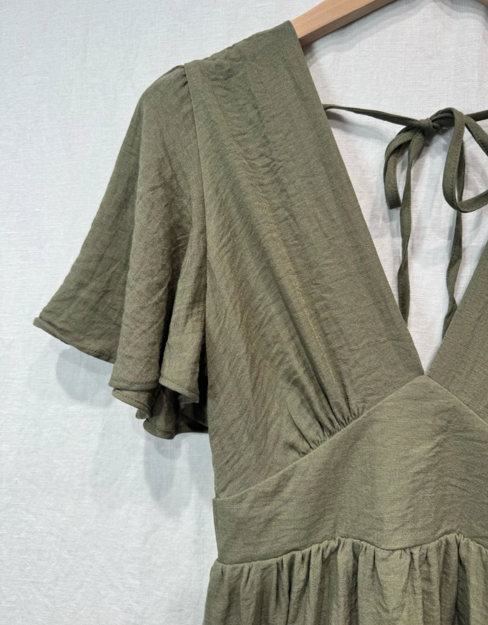 luftiges Sommerkleid mit V-Ausschnitt und Rückenausschnitt | khaki