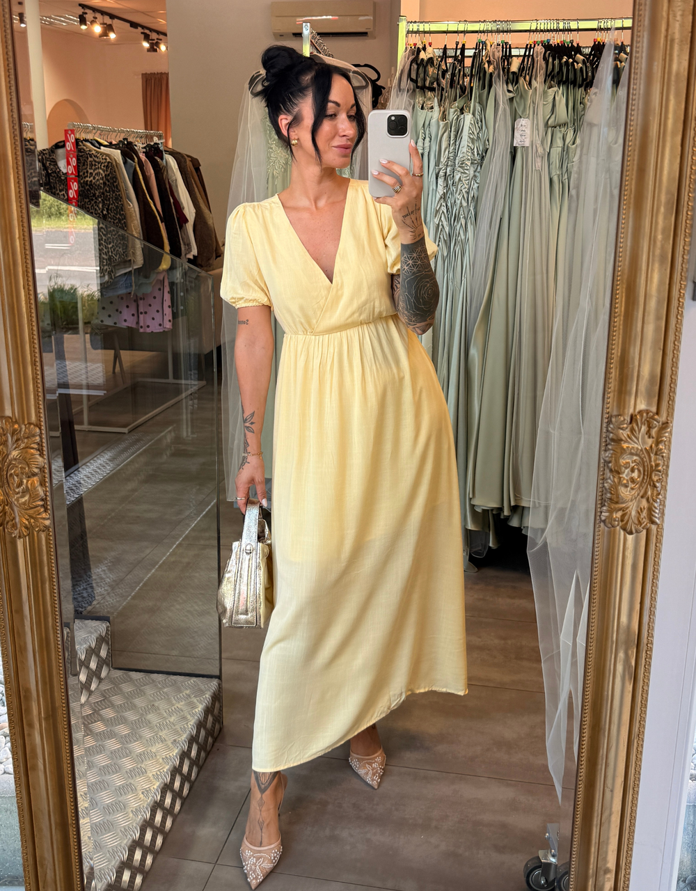 luftiges Maxikleid mit offenem Rücken | buttergelb