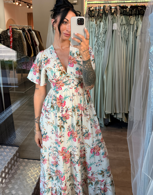 fließendes Maxikleid mit Blumenprint und Volantrock | cremeweiß
