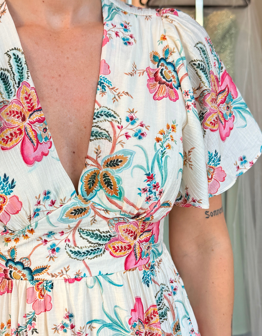 fließendes Maxikleid mit Blumenprint und Volantrock | cremeweiß