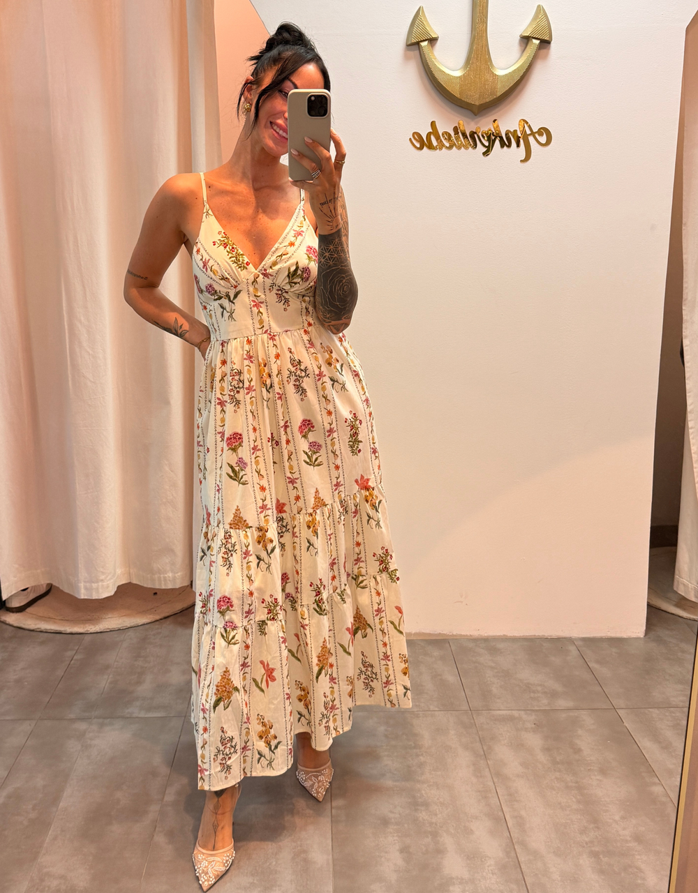 geblümtes Maxikleid mit Volants und Spaghettiträgern | cremeweiß