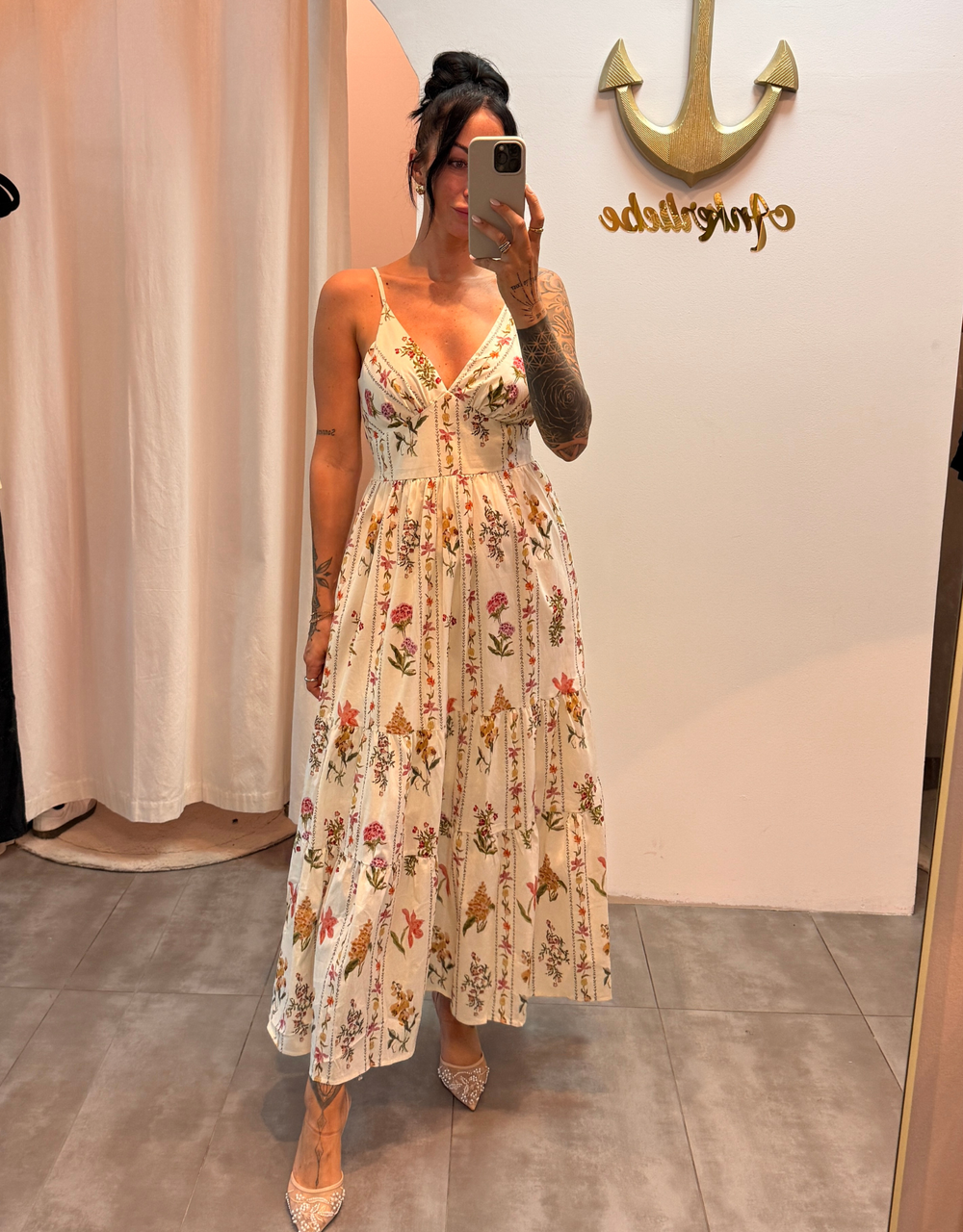 geblümtes Maxikleid mit Volants und Spaghettiträgern | cremeweiß