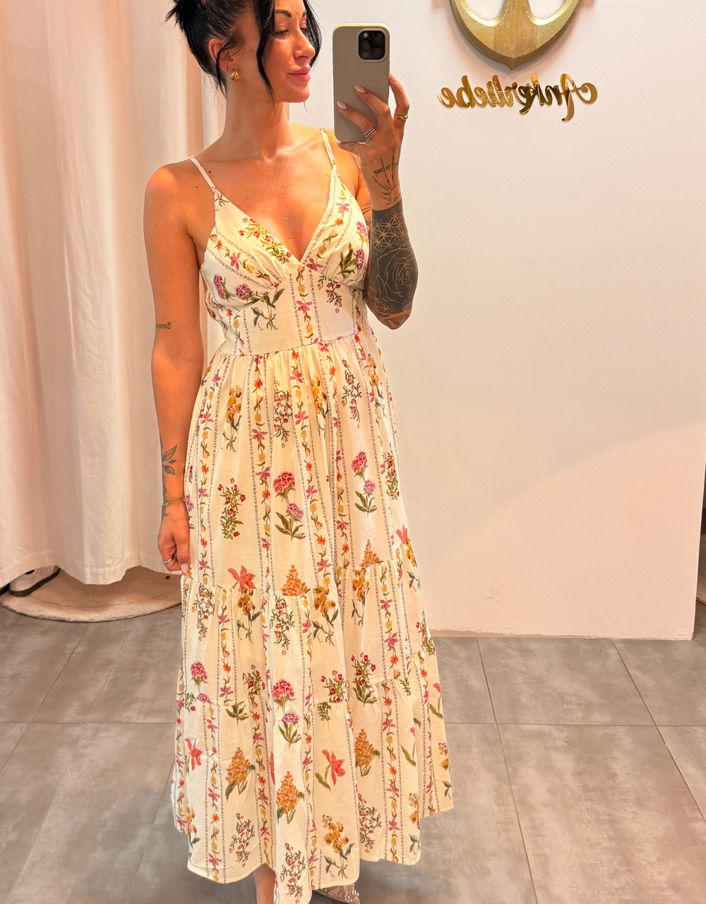 geblümtes Maxikleid mit Volants und Spaghettiträgern | cremeweiß