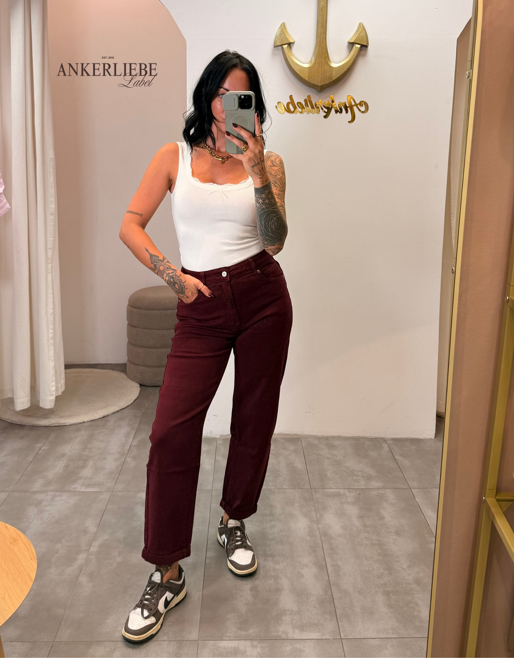 mom jean bordeaux | soft denim