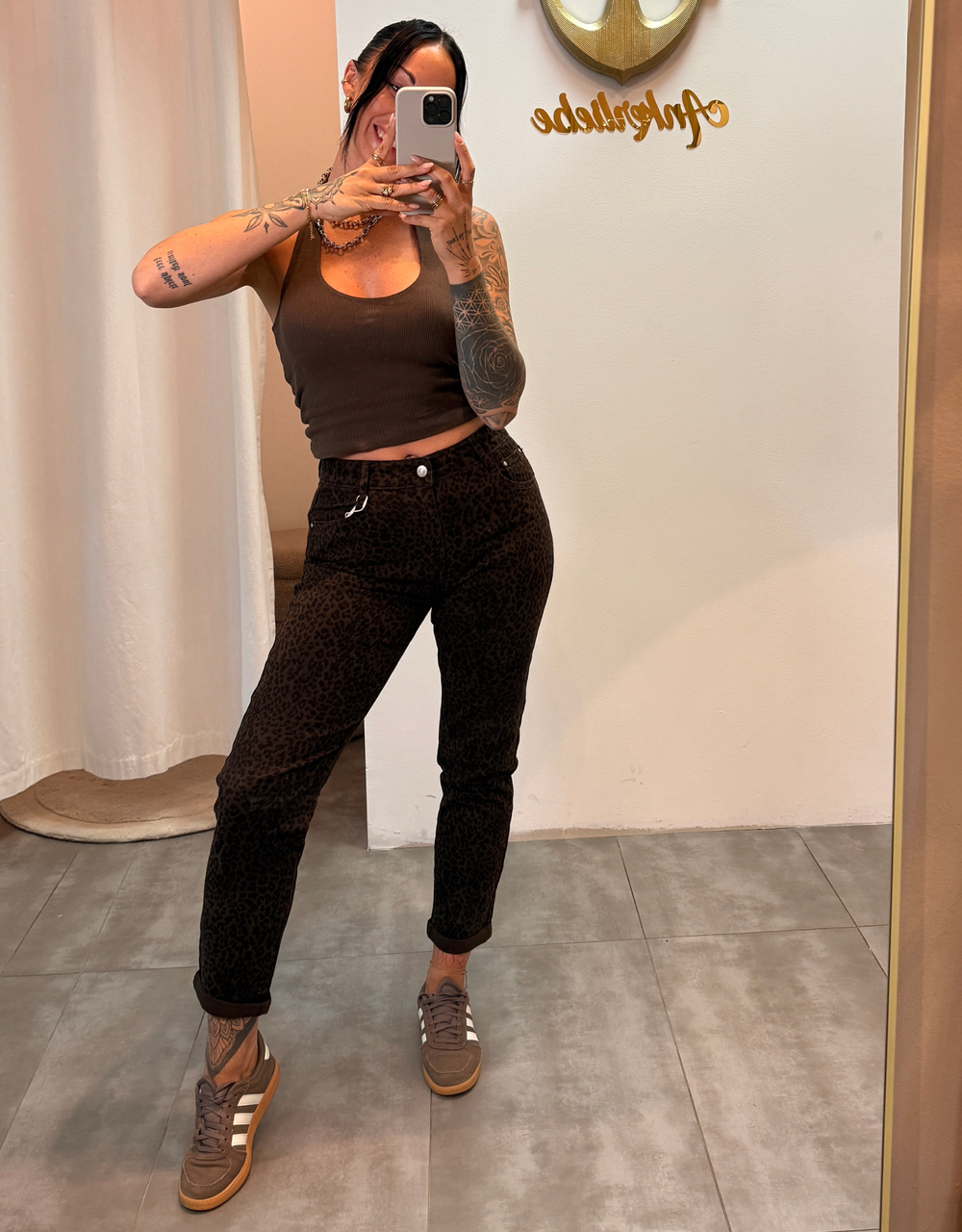 leo mom jean soft denim | chocolate