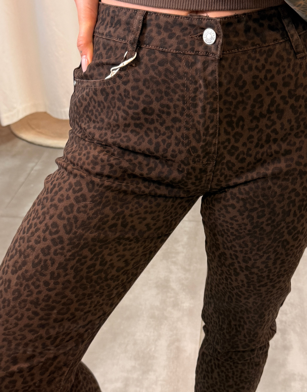 leo mom jean soft denim | chocolate