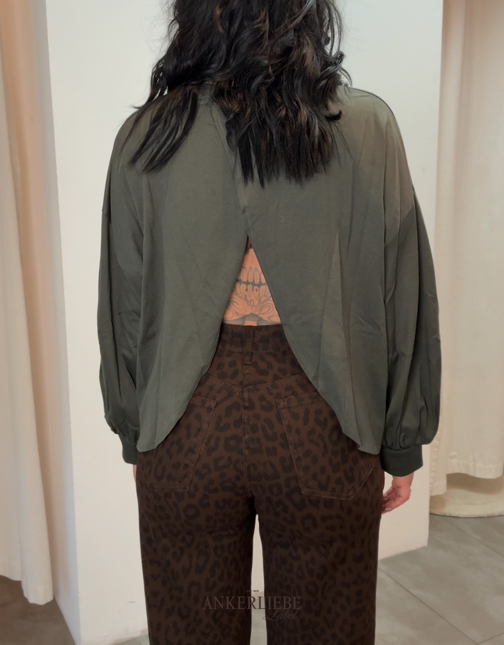 longsleeve mit offenem rücken | khaki