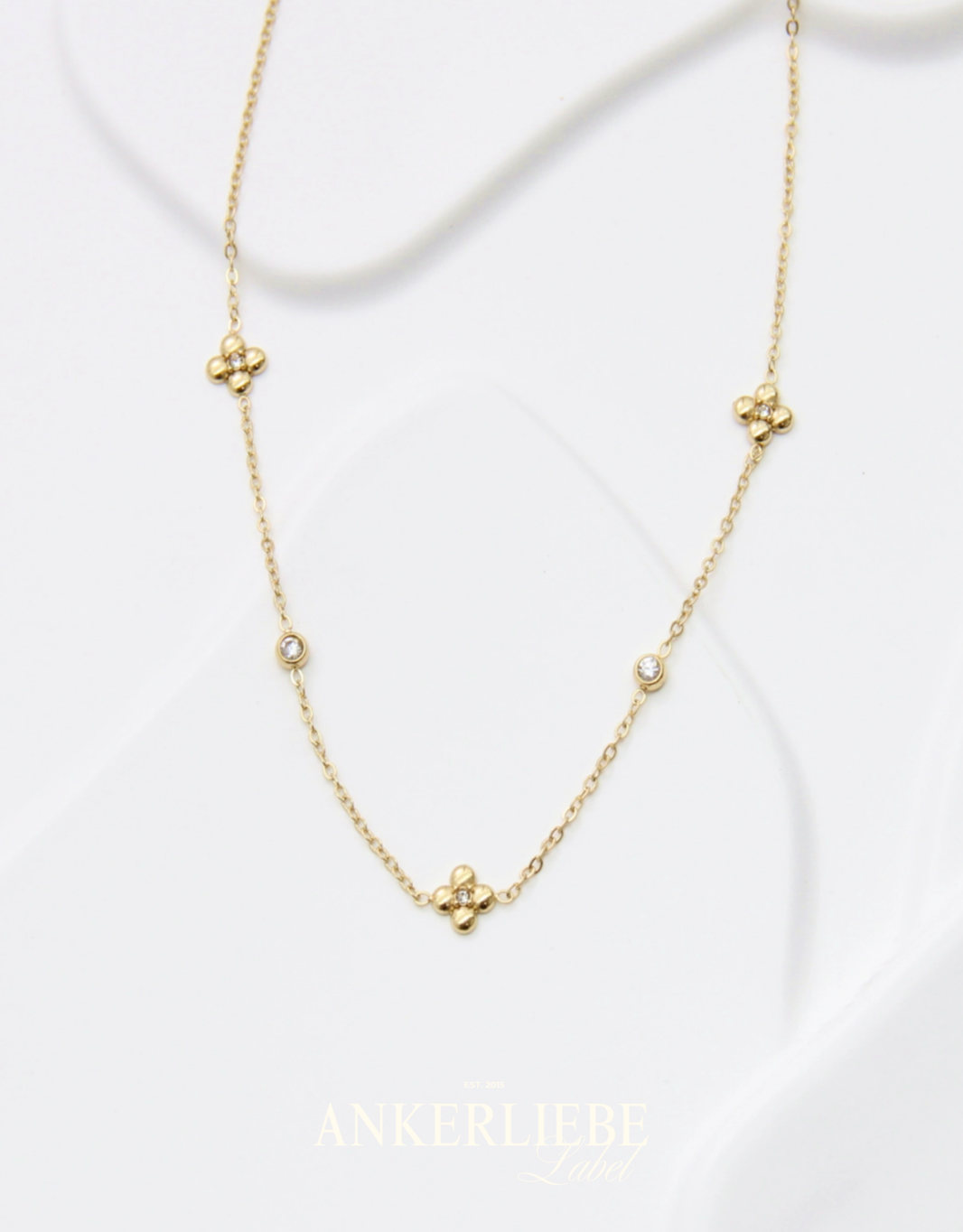 zarte blütenkette mit zirkonia | halskette