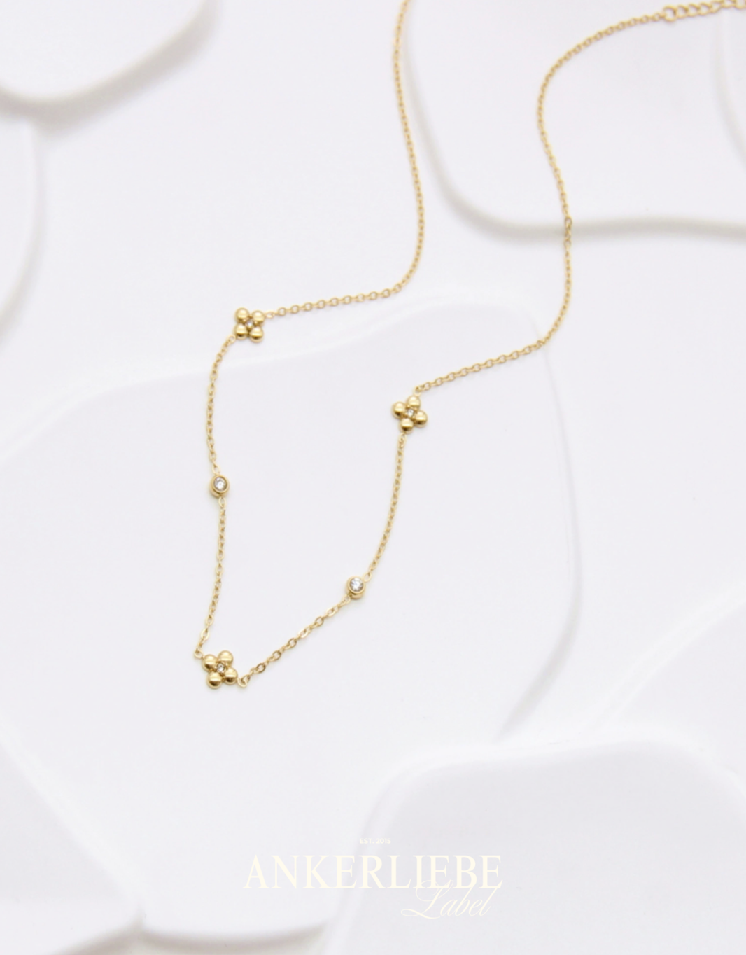 image zarte blütenkette mit zirkonia | halskette